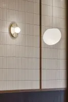 세로타일과 디자인 조명이 만든 감각적인 벽면 디테일